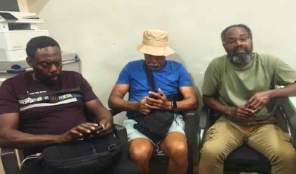 পুণের রাস্তায় ‘বাইবেল’ বিলি! পর্যটক ভিসায় এসে ধর্মপ্রচার, ৩ মার্কিন নাগরিককে ঘাড়ধাক্কা পুলিশের