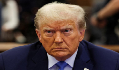 ইরানকে ‘শ্বাসরুদ্ধ’ করতে মরিয়া ট্রাম্প! তেলের বাজারে আগুন, বিশ্বজুড়ে দাউদাউ যুদ্ধের মহড়া?