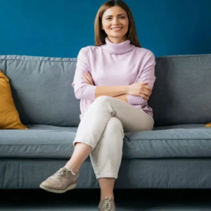 পায়ের ওপর পা তুলে বসার অভ্যাস আছে? অজান্তেই নিজের শরীরের যে মারাত্মক ক্ষতি করছেন তা জানলে আঁতকে উঠবেন!