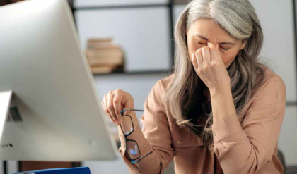 দিনরাত মোবাইলের স্ক্রিনে চোখ? অন্ধত্ব ঠেকাতে আজই মেনে চলুন এই জাদুকরী নিয়ম!