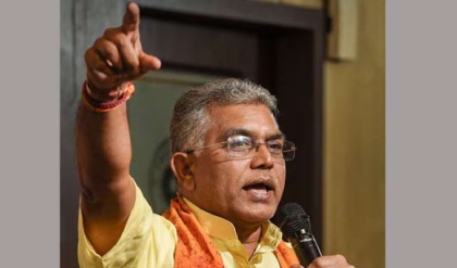 “মাছ হাতে ঘোরার দরকার নেই!” দলের নেতাদেরই চরম তোপ দিলীপ ঘোষের? তুঙ্গে বিতর্ক!