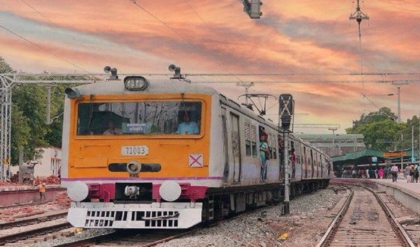 ১৮ এপ্রিল জরুরি কাজ থাকলে সাবধান! আন্ডারপাস তৈরির জেরে দিনভর বিপর্যস্ত হবে রেল পরিষেবা