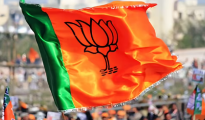 বনগাঁয় রণক্ষেত্র! বিজেপি প্রার্থীর মালা ছিঁড়ে দেওয়ার অভিযোগ, থানার সামনেই অবস্থানে মতুয়ারা