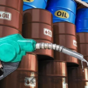 আগুন জ্বলছে তেলের বাজারে! ১০০ ডলারের দোরগোড়ায় ক্রুড অয়েল, পকেটে টান আমজনতার? আগুন জ্বলছে তেলের বাজারে! ১০০ ডলারের দোরগোড়ায় ক্রুড অয়েল, পকেটে টান আমজনতার?