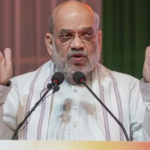 ২৬-এর মেগা ধামাকা: অমিত শাহের হাতে বিজেপির ‘সঙ্কল্প পত্র’, কী আছে সোনার বাংলার ব্লু-প্রিন্টে? ২৬-এর মেগা ধামাকা: অমিত শাহের হাতে বিজেপির ‘সঙ্কল্প পত্র’, কী আছে সোনার বাংলার ব্লু-প্রিন্টে?