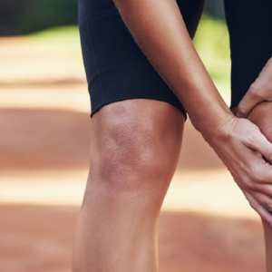 হাঁটু ব্যথায় কাবু? অপারেশন বা ওষুধ নয়, এই ৭টি ঘরোয়া টোটকাতেই মিলবে ম্যাজিকের মতো আরাম! হাঁটু ব্যথায় কাবু? অপারেশন বা ওষুধ নয়, এই ৭টি ঘরোয়া টোটকাতেই মিলবে ম্যাজিকের মতো আরাম!