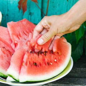 গরমে কেন বারবার মন টানে রসালো ফলে? কারণ জানলে অবাক হবেন!