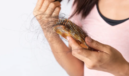 চিরুনি দিলেই মুঠো মুঠো চুল উঠছে? ১ মাসেই হেয়ার ফল বন্ধ করার ম্যাজিক টিপস!