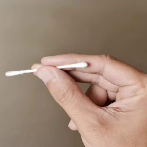 কান পরিষ্কার করতে গিয়ে বিপদ ডাকছেন না তো? জেনে নিন সঠিক ও নিরাপদ পদ্ধতি