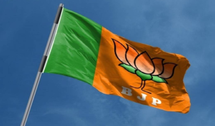 একবালপুরে রক্তক্ষয়ী রণক্ষেত্র! পুলিশের সামনেই বিজেপি প্রার্থীর মেয়েকে মারধর? তুঙ্গে উত্তেজনা!