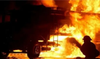 বিস্ফোরণের শব্দে কাঁপছে থানে! তেলের ডিপোতে ভয়াবহ আগুনের দাপট; ঘটনাস্থলে দমকলের বেশ কয়েকটি ইঞ্জিন