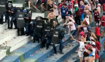 ফুটবল মাঠে নরক গুলজার! বোতলে মূত্র ভরে হামলা, প্যারাগুয়ের ‘সুপার ক্লাসিকো’ রণক্ষেত্র, আহত ৫০