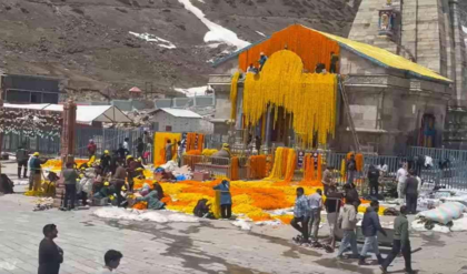 খুলল স্বর্গের দুয়ার! ৫১ কুইন্টাল ফুলে সেজে উঠল কেদারনাথ, মেতে উঠলেন ভক্তরা