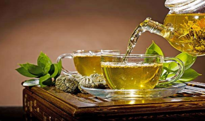 সবুজ চা না কি লিকার চা? কাপের লড়াইয়ে কে বেশি শক্তিশালী? আসল সত্যিটা জেনে নিন!