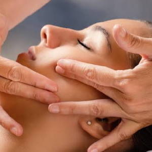 পার্লারে গিয়ে টাকা নষ্ট করছেন না তো? জানুন ঠিক কত দিন অন্তর ফেসিয়াল করলে ত্বক হবে কাঁচের মতো স্বচ্ছ!