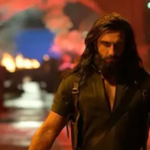 বক্সঅফিসে রণবীর-তাণ্ডব! ৯০০ কোটির গণ্ডি পার ‘ধুরন্ধর ২’-এর, সিংহাসন হারাল কেজিএফ-আরআরআর!