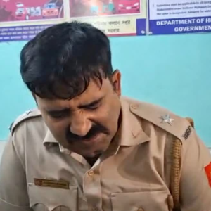 কবর খুঁড়তেই বেরোল কঙ্কাল! সিউড়িতে রণক্ষেত্র গ্রাম, ইটের ঘায়ে মাথা ফাটল খোদ আইসি-র