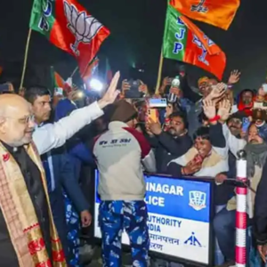 . শুভেন্দুর মনোনয়ন ঘিরে নজিরবিহীন উত্তেজনা! শাহকে লক্ষ্য করে চটি-জুতো, পাল্টা হুঙ্কার বিজেপির