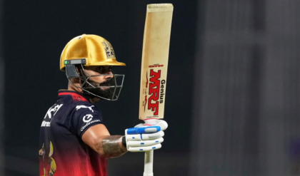 ইতিহাস গড়লেন কিং কোহলি! আইপিএলে প্রথম ব্যাটার হিসেবে স্পর্শ করলেন ৯০০০ রানের ম্যাজিক ফিগার