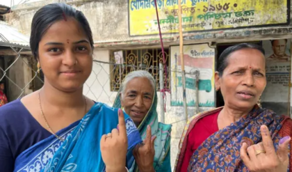 ভোটের ময়দানে নারীবাহিনী! পুরুষ ভোটার বেশি থাকলেও ভোটদানে টেক্কা দিলেন মহিলারাই, চাঞ্চল্যকর তথ্য কমিশনের