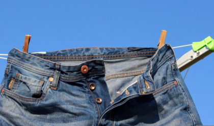 প্রতি সপ্তাহে জিন্স ধুচ্ছেন? নিজের অজান্তেই পছন্দের পোশাকের বারোটা বাজাচ্ছেন না তো!