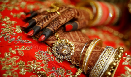 ষাট বছরের শিক্ষিকা আর ২৬-এর ছাত্র! ডায়াপার বদলানোর প্রতিশ্রুতি দিয়ে মন জিতলেন যুবক