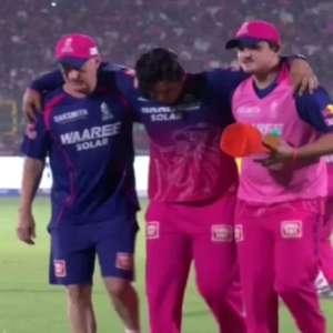 শতরানের পরেই অঘটন! জয়পুরে মাঠের মধ্যেই যন্ত্রণায় কাতরালেন ১৫ বছরের বৈভব সূর্যবংশী