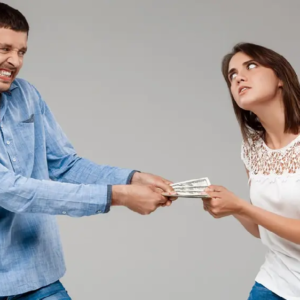 সাবধান! আপনার মন নয়, প্রেমিকের নজর কি কেবলই আপনার মানিব্যাগে? এই লক্ষণগুলো মিলিয়ে নিন