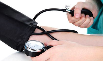 হঠাৎ প্রেশার লো হয়ে অন্ধকার দেখছেন? ঘাবড়াবেন না, হাতের কাছেই আছে বাঁচার সহজ উপায়!