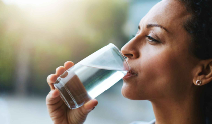 সকালে ব্রাশ না করেই কি ঢকঢক করে জল খাচ্ছেন? নিজের অজান্তেই শরীরের ক্ষতি নাকি উন্নতি করছেন?