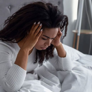 চোখ খুললেই মাথার যন্ত্রণায় ছিঁড়ে যাচ্ছে? অবহেলা করবেন না, এর পেছনে লুকিয়ে থাকতে পারে এই ৫টি মারাত্মক কারণ!