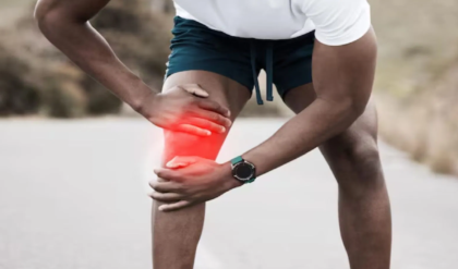 সিঁড়ি ভাঙতে গেলেই হাঁটুতে তীব্র যন্ত্রণা? ওষুধের বদলে রান্নাঘরের এই ৩ জিনিসেই হবে ম্যাজিক! সিঁড়ি ভাঙতে গেলেই হাঁটুতে তীব্র যন্ত্রণা? ওষুধের বদলে রান্নাঘরের এই ৩ জিনিসেই হবে ম্যাজিক!