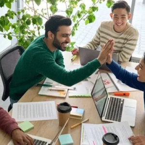 সহকর্মীর প্রেমে পড়েছেন? ডেস্কে বসে রোমান্স করার আগে জেনে নিন এই ভয়ংকর ৩টি বিপদ! সহকর্মীর প্রেমে পড়েছেন? ডেস্কে বসে রোমান্স করার আগে জেনে নিন এই ভয়ংকর ৩টি বিপদ!