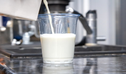 কাঁচা দুধ কি অমৃত নাকি বিষ? না ফুটিয়ে দুধ খাওয়ার ভয়াবহ বিপদ সম্পর্কে জানলে চমকে যাবেন!