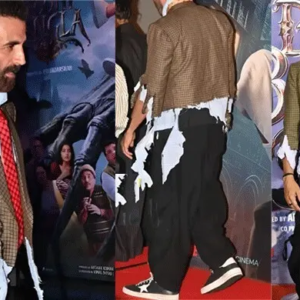 ছেঁড়া ব্লেজার আর অদ্ভুত টাই! প্রকাশ্য জনসভায় এ কী হাল অক্ষয় কুমারের? তুঙ্গে চর্চা