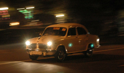 চলন্ত ট্যাক্সিতে দুঃস্বপ্ন! হো-চি-মিন সরণিতে যুবতীকে লুট করে পালাল চালক ও তার সাগরেদ