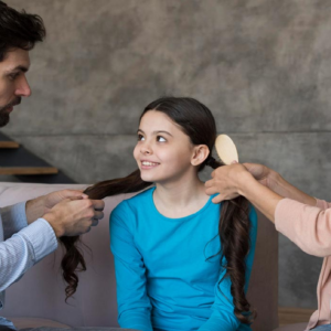 সন্তান কি জেদ করছে? বকাঝকা নয়, কাজে লাগান ‘পজিটিভ প্যারেন্টিং’-এর এই জাদুকরী কৌশল!