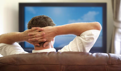 প্রতিদিন ঘণ্টার পর ঘণ্টা টিভি দেখছেন? নিজের অজান্তেই হৃদরোগকে আমন্ত্রণ জানাচ্ছেন না তো!