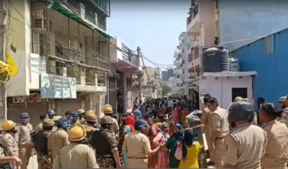 ২০ হাজার টাকা বেতন চাই! সরকারের ঘোষণাতেও শান্ত হলেন না শ্রমিকরা, নতুন করে অশান্তি নয়ডায়