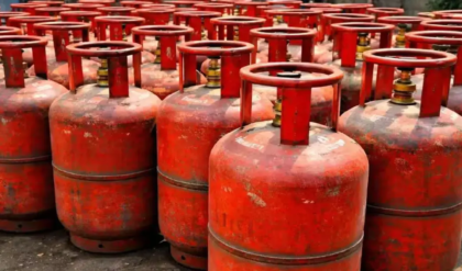 হরমুজ সংকটে তেলের বাজারে আগুন! রান্নার গ্যাসের দামে কি বড় বদল? জেনে নিন আজকের রেট হরমুজ সংকটে তেলের বাজারে আগুন! রান্নার গ্যাসের দামে কি বড় বদল? জেনে নিন আজকের রেট