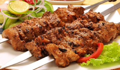 রেস্তোরাঁর স্বাদ এবার ঘরেই! ঝটপট বানিয়ে ফেলুন নরম ও জুসি চিকেন শিক কাবাব