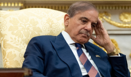 সংযুক্ত আরব আমিরশাহির ঋণের খাঁড়া পাকিস্তানের ঘাড়ে! ২৭ হাজার কোটির দেনা শোধে দিশেহারা শেহবাজ সংযুক্ত আরব আমিরশাহির ঋণের খাঁড়া পাকিস্তানের ঘাড়ে! ২৭ হাজার কোটির দেনা শোধে দিশেহারা শেহবাজ