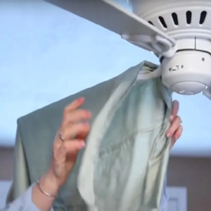 ঘর নোংরা হওয়ার ভয় শেষ! মাত্র ২ মিনিটে সিলিং ফ্যান পরিষ্কারের এই গোপন ট্রিকটি জানেন কি?