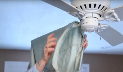 ঘর নোংরা হওয়ার ভয় শেষ! মাত্র ২ মিনিটে সিলিং ফ্যান পরিষ্কারের এই গোপন ট্রিকটি জানেন কি?