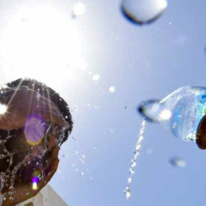 বৈশাখের আগেই চৈত্র সেলে পুড়ছে দক্ষিণবঙ্গ! ভ্যাপসা গরমে নাজেহাল জনজীবন, কাল কি তবে বৃষ্টির দেখা? বৈশাখের আগেই চৈত্র সেলে পুড়ছে দক্ষিণবঙ্গ! ভ্যাপসা গরমে নাজেহাল জনজীবন, কাল কি তবে বৃষ্টির দেখা?