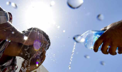 বৈশাখের আগেই চৈত্র সেলে পুড়ছে দক্ষিণবঙ্গ! ভ্যাপসা গরমে নাজেহাল জনজীবন, কাল কি তবে বৃষ্টির দেখা? বৈশাখের আগেই চৈত্র সেলে পুড়ছে দক্ষিণবঙ্গ! ভ্যাপসা গরমে নাজেহাল জনজীবন, কাল কি তবে বৃষ্টির দেখা?