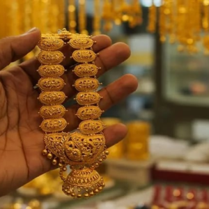 লক্ষ্মীর ভাণ্ডারে সুখবর! পয়লা বৈশাখের আগে তলানিতে সোনার দাম, এখনই কি কেনার সেরা সময়?