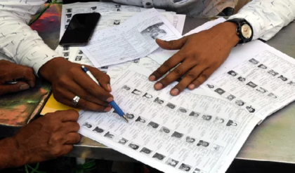 ভোটের মুখে কমিশনের মাস্টারস্ট্রোক! ৫২ লক্ষ ভোটারের ভাগ্যে বড়সড় বদল বাংলায় ভোটের মুখে কমিশনের মাস্টারস্ট্রোক! ৫২ লক্ষ ভোটারের ভাগ্যে বড়সড় বদল বাংলায়