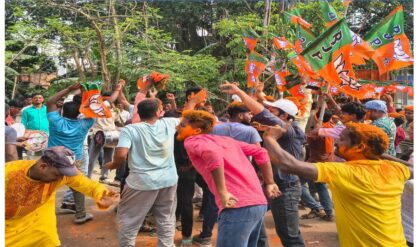 সংখ্যালঘুদের ভোটও পদ্মে? অধিকারীদের ‘শান্তিকুঞ্জ’ থেকে আরএসএস-এর ‘একর বিদ্যালয়’—যেভাবে নীল-সাদা দুর্গ ভাঙল বিজেপি