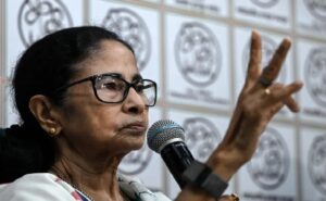 “৭২-এর সন্ত্রাসকেও হার মানিয়েছে বিজেপি!”-কমিশনের বিরুদ্ধে তোপ দেগে কেন নস্টালজিক মমতা?